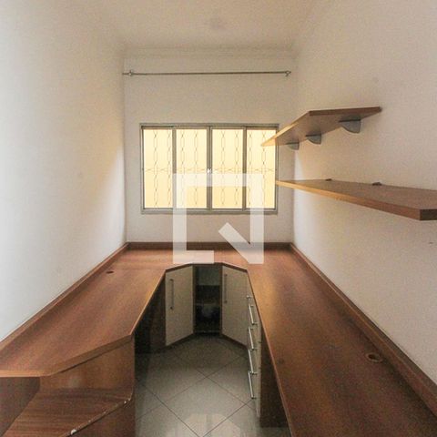 Casa à venda com 260m², 3 quartos e 2 vagasEscritório