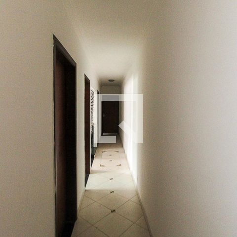 Casa à venda com 260m², 3 quartos e 2 vagasCorredor