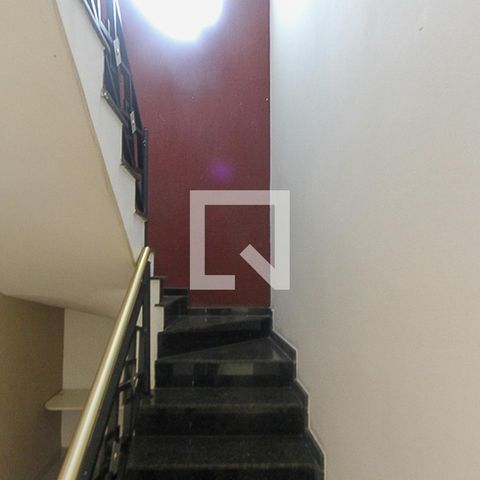 Casa à venda com 260m², 3 quartos e 2 vagasEscada
