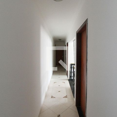 Casa à venda com 260m², 3 quartos e 2 vagasCorredor