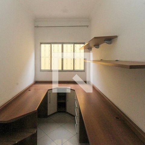 Casa à venda com 260m², 3 quartos e 2 vagasEscritório