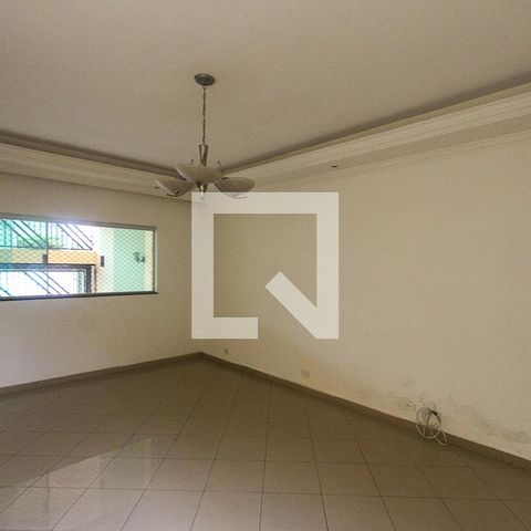 Casa à venda com 260m², 3 quartos e 2 vagasSala