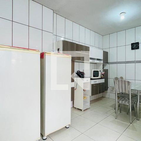Casa à venda com 165m², 4 quartos e 2 vagas Casa à venda com 165m², 4 quartos e 2 vagasCozinha e Área de Serviço