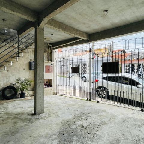 Casa à venda com 165m², 4 quartos e 2 vagas Casa à venda com 165m², 4 quartos e 2 vagasGaragem