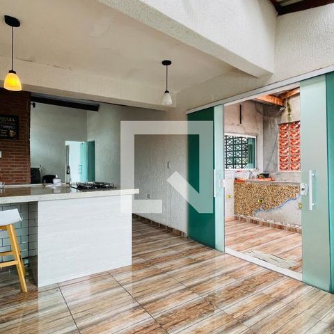 Casa à venda com 165m², 4 quartos e 2 vagas Casa à venda com 165m², 4 quartos e 2 vagasCozinha e Área de Serviço