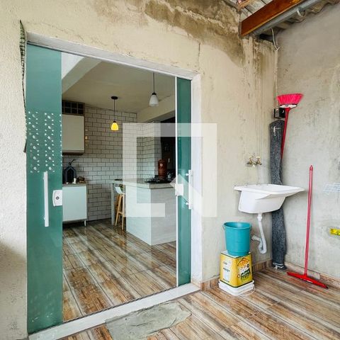 Casa à venda com 165m², 4 quartos e 2 vagas Casa à venda com 165m², 4 quartos e 2 vagasCozinha e Área de Serviço