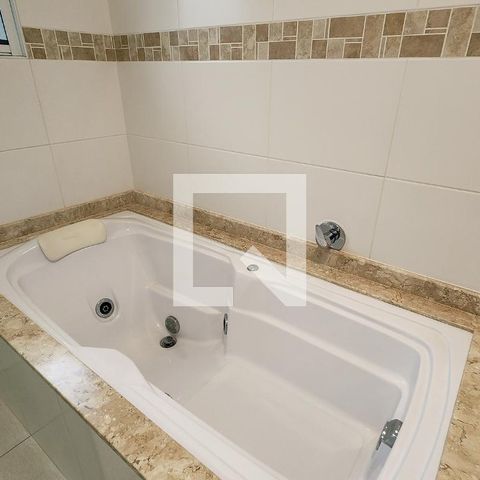 Casa de condomínio à venda com 400m², 4 quartos e 6 vagas Casa de condomínio à venda com 400m², 4 quartos e 6 vagasBanheiro da Suíte 4
