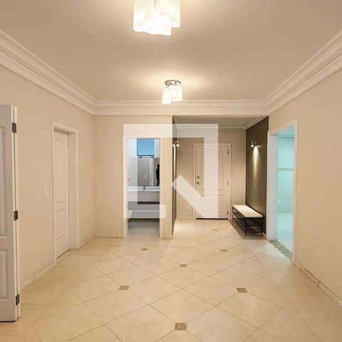 Casa de condomínio à venda com 400m², 4 quartos e 6 vagas Casa de condomínio à venda com 400m², 4 quartos e 6 vagasSala