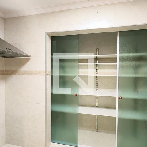 Casa de condomínio à venda com 400m², 4 quartos e 6 vagas Casa de condomínio à venda com 400m², 4 quartos e 6 vagasCozinha