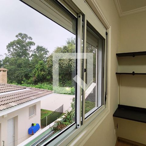 Casa de condomínio à venda com 400m², 4 quartos e 6 vagas Casa de condomínio à venda com 400m², 4 quartos e 6 vagasVista da Suíte 2