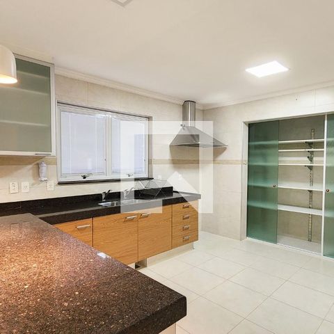 Casa de condomínio à venda com 400m², 4 quartos e 6 vagas Casa de condomínio à venda com 400m², 4 quartos e 6 vagasCozinha