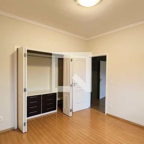 Casa de condomínio à venda com 400m², 4 quartos e 6 vagas Casa de condomínio à venda com 400m², 4 quartos e 6 vagasSuíte 4