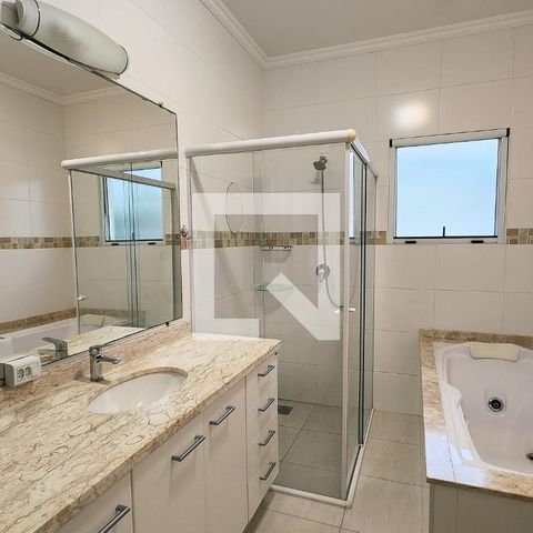 Casa de condomínio à venda com 400m², 4 quartos e 6 vagas Casa de condomínio à venda com 400m², 4 quartos e 6 vagasBanheiro da Suíte 4