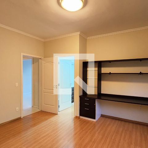 Casa de condomínio à venda com 400m², 4 quartos e 6 vagas Casa de condomínio à venda com 400m², 4 quartos e 6 vagasSuíte