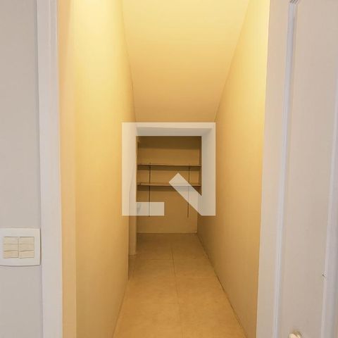 Casa de condomínio à venda com 400m², 4 quartos e 6 vagas Casa de condomínio à venda com 400m², 4 quartos e 6 vagasSala