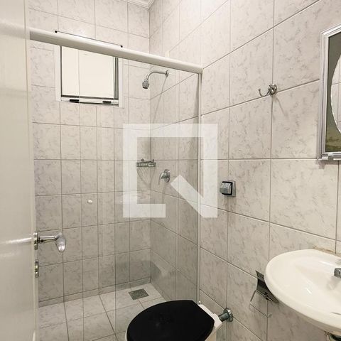 Casa de condomínio à venda com 400m², 4 quartos e 6 vagas Casa de condomínio à venda com 400m², 4 quartos e 6 vagasBanheiro de Serviço