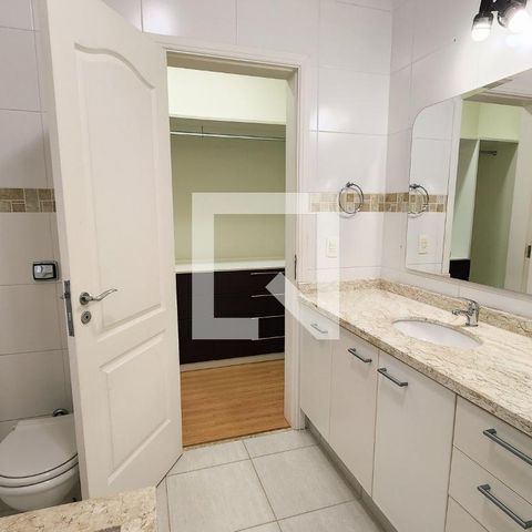 Casa de condomínio à venda com 400m², 4 quartos e 6 vagas Casa de condomínio à venda com 400m², 4 quartos e 6 vagasBanheiro da Suíte 2