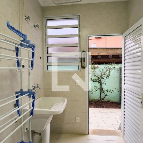 Casa de condomínio à venda com 400m², 4 quartos e 6 vagas Casa de condomínio à venda com 400m², 4 quartos e 6 vagasLavanderia