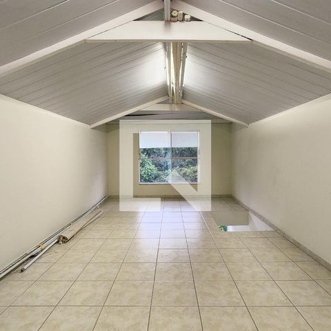 Casa de condomínio à venda com 400m², 4 quartos e 6 vagas Casa de condomínio à venda com 400m², 4 quartos e 6 vagasSótão