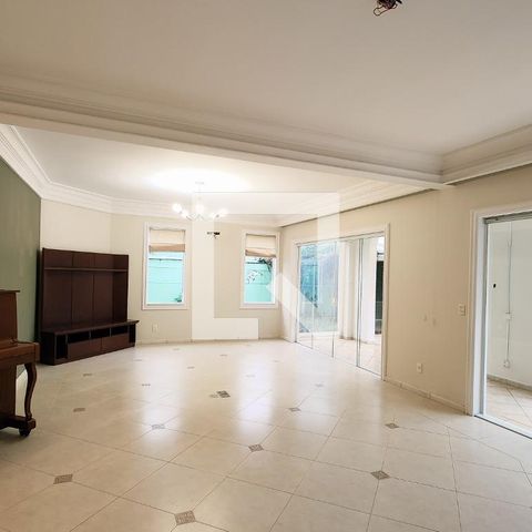 Casa de condomínio à venda com 400m², 4 quartos e 6 vagas Casa de condomínio à venda com 400m², 4 quartos e 6 vagasSala