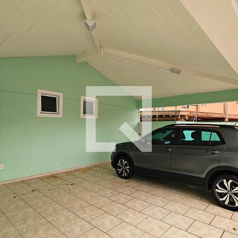 Casa de condomínio à venda com 400m², 4 quartos e 6 vagas Casa de condomínio à venda com 400m², 4 quartos e 6 vagasGaragem