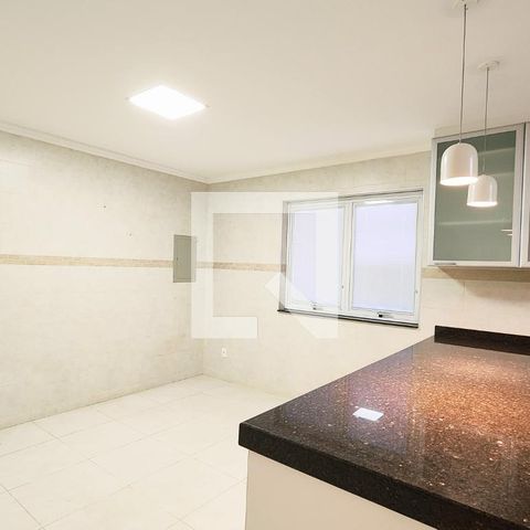 Casa de condomínio à venda com 400m², 4 quartos e 6 vagas Casa de condomínio à venda com 400m², 4 quartos e 6 vagasCozinha
