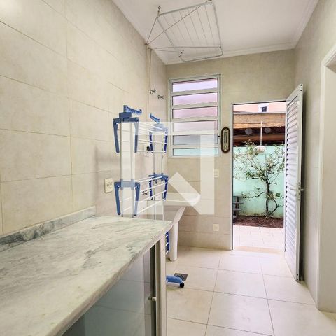Casa de condomínio à venda com 400m², 4 quartos e 6 vagas Casa de condomínio à venda com 400m², 4 quartos e 6 vagasLavanderia
