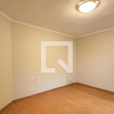 Casa de condomínio à venda com 400m², 4 quartos e 6 vagas Casa de condomínio à venda com 400m², 4 quartos e 6 vagasSuíte