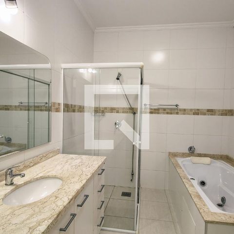 Casa de condomínio à venda com 400m², 4 quartos e 6 vagas Casa de condomínio à venda com 400m², 4 quartos e 6 vagasBanheiro da Suíte 2