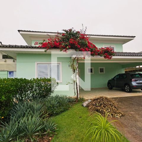 Casa de condomínio à venda com 400m², 4 quartos e 6 vagas Casa de condomínio à venda com 400m², 4 quartos e 6 vagasFachada