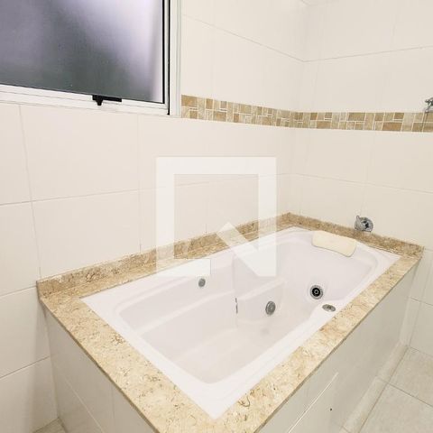 Casa de condomínio à venda com 400m², 4 quartos e 6 vagas Casa de condomínio à venda com 400m², 4 quartos e 6 vagasBanheiro da Suíte