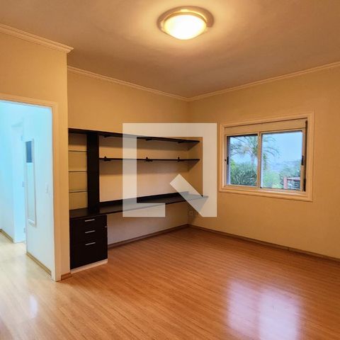 Casa de condomínio à venda com 400m², 4 quartos e 6 vagas Casa de condomínio à venda com 400m², 4 quartos e 6 vagasSuíte