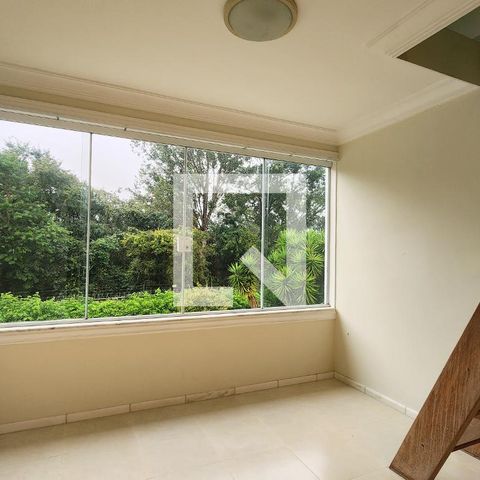 Casa de condomínio à venda com 400m², 4 quartos e 6 vagas Casa de condomínio à venda com 400m², 4 quartos e 6 vagasSala andar superior