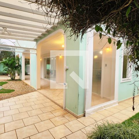 Casa de condomínio à venda com 400m², 4 quartos e 6 vagas Casa de condomínio à venda com 400m², 4 quartos e 6 vagasQuintal