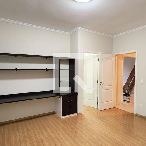 Casa de condomínio à venda com 400m², 4 quartos e 6 vagas Casa de condomínio à venda com 400m², 4 quartos e 6 vagasSuíte 2
