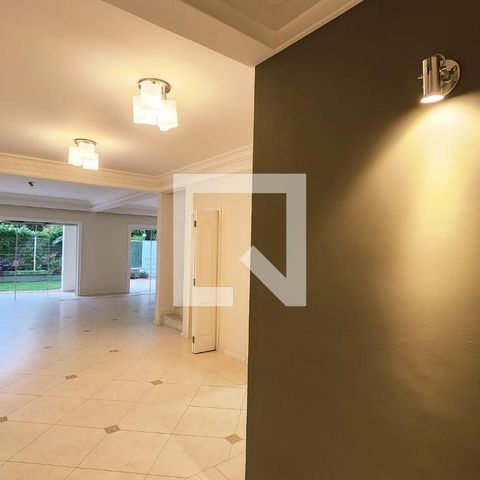 Casa de condomínio à venda com 400m², 4 quartos e 6 vagas Casa de condomínio à venda com 400m², 4 quartos e 6 vagasSala andar superior