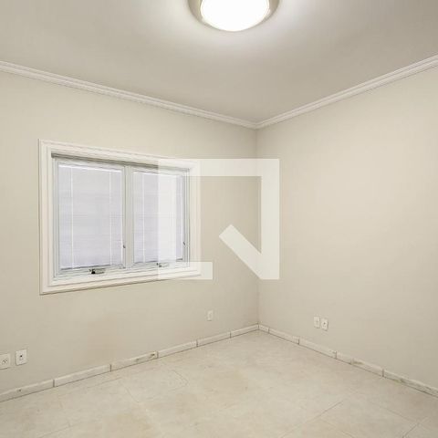 Casa de condomínio à venda com 400m², 4 quartos e 6 vagas Casa de condomínio à venda com 400m², 4 quartos e 6 vagasEscritório