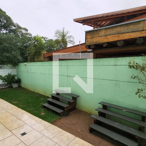 Casa de condomínio à venda com 400m², 4 quartos e 6 vagas Casa de condomínio à venda com 400m², 4 quartos e 6 vagasQuintal