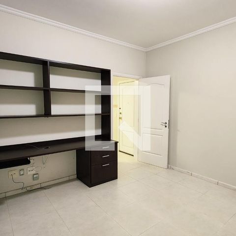 Casa de condomínio à venda com 400m², 4 quartos e 6 vagas Casa de condomínio à venda com 400m², 4 quartos e 6 vagasEscritório