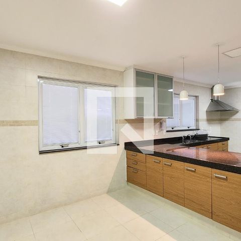 Casa de condomínio à venda com 400m², 4 quartos e 6 vagas Casa de condomínio à venda com 400m², 4 quartos e 6 vagasCozinha