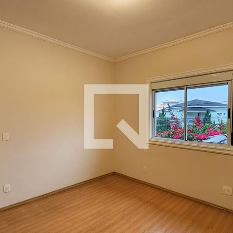 Casa de condomínio à venda com 400m², 4 quartos e 6 vagas Casa de condomínio à venda com 400m², 4 quartos e 6 vagasSuíte 4
