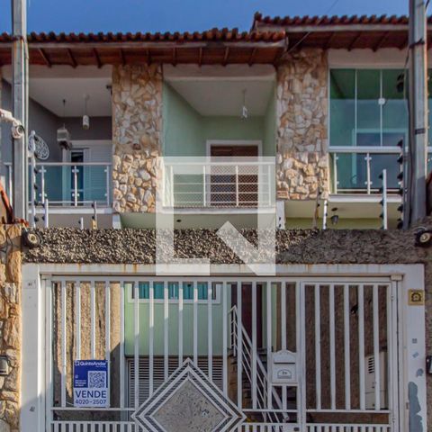 Casa à venda com 275m², 3 quartos e 4 vagas Casa à venda com 275m², 3 quartos e 4 vagasFachada
