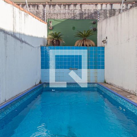 Casa à venda com 275m², 3 quartos e 4 vagas Casa à venda com 275m², 3 quartos e 4 vagasPiscina