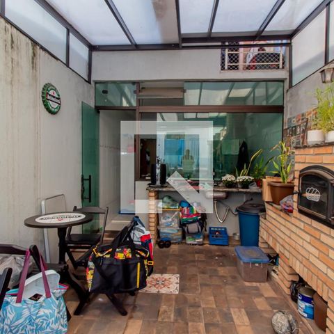 Casa à venda com 275m², 3 quartos e 4 vagas Casa à venda com 275m², 3 quartos e 4 vagasQuintal