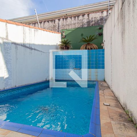 Casa à venda com 275m², 3 quartos e 4 vagas Casa à venda com 275m², 3 quartos e 4 vagasPiscina