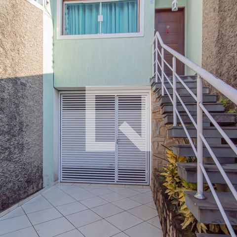 Casa à venda com 275m², 3 quartos e 4 vagas Casa à venda com 275m², 3 quartos e 4 vagasFachada