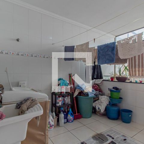 Casa à venda com 275m², 3 quartos e 4 vagas Casa à venda com 275m², 3 quartos e 4 vagasÁrea de Serviço