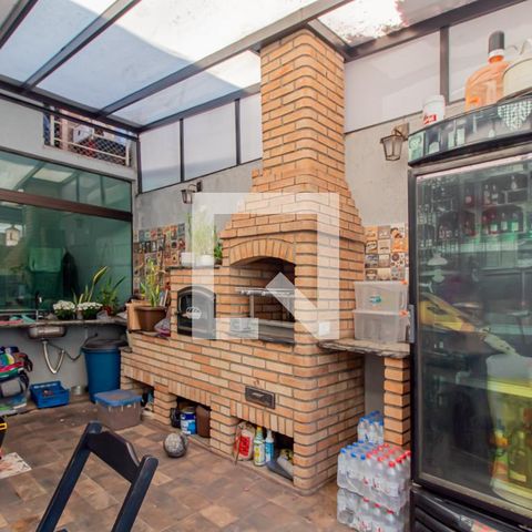 Casa à venda com 275m², 3 quartos e 4 vagas Casa à venda com 275m², 3 quartos e 4 vagasQuintal