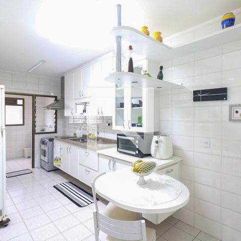 Apartamento à venda com 107m², 3 quartos e 2 vagas Apartamento à venda com 107m², 3 quartos e 2 vagasCozinha