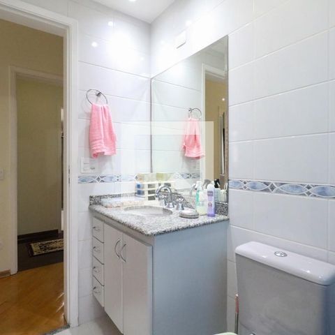 Apartamento à venda com 107m², 3 quartos e 2 vagas Apartamento à venda com 107m², 3 quartos e 2 vagasBanheiro da Suíte